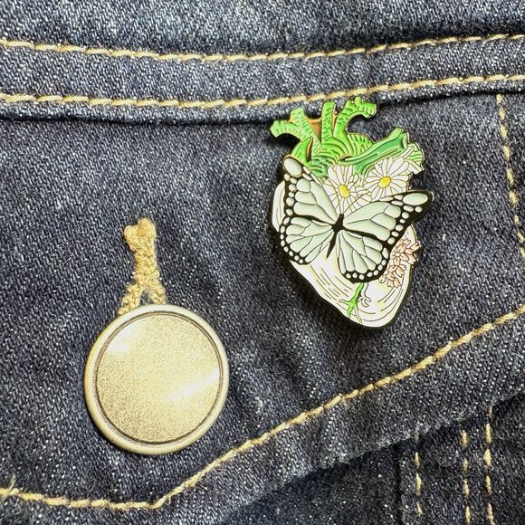 ❤️ Heart-Protected Flowers & Butterfly Pin- Lapel, Brooch, Romantic, Science - Picture 4 of 5